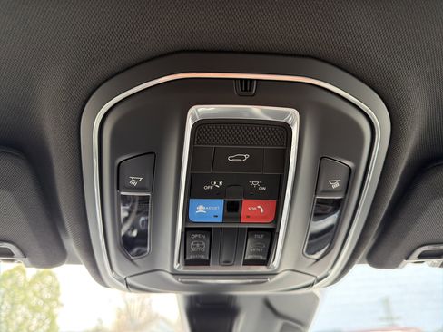 New 2025 Jeep Grand Cherokee Altitude AWD/4WD image 22