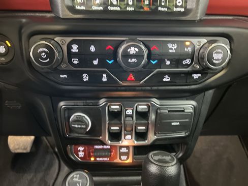 Used 2022 Jeep Wrangler Unlimited Rubicon w/ Cold Weather Group image 53