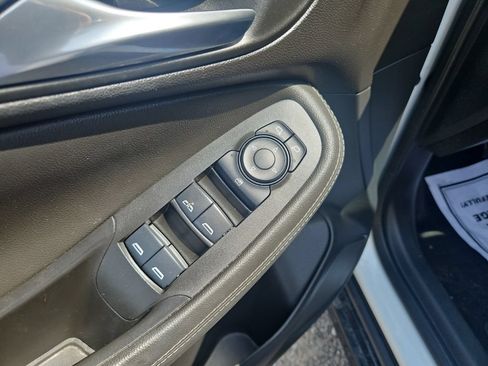 Used 2024 Buick Encore GX Sport Touring FWD image 9