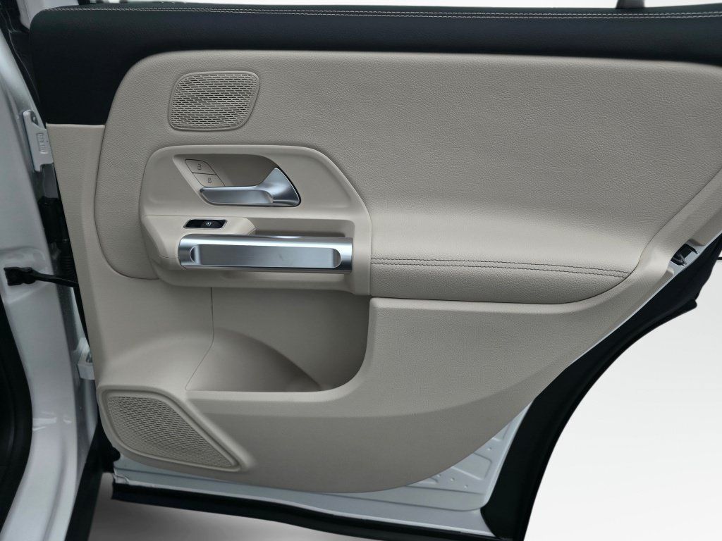 New 2026 Mercedes-Benz GLB 250 4MATIC image 22