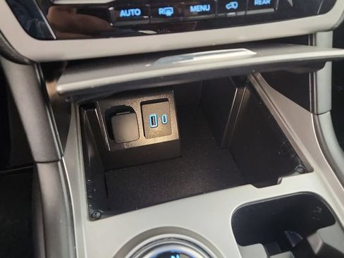 Certified 2024 Ford Explorer XLT AWD/4WD image 19