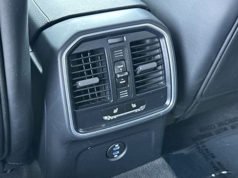 Certified 2025 Porsche Macan AWD/4WD image 14