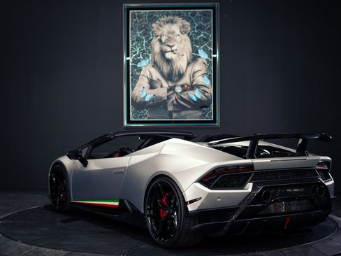 Used 2018 Lamborghini Huracan Performante AWD/4WD image 34