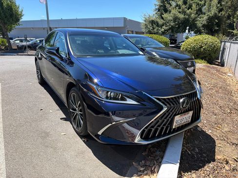 Used 2023 Lexus ES 300h w/ Premium Package FWD image 2