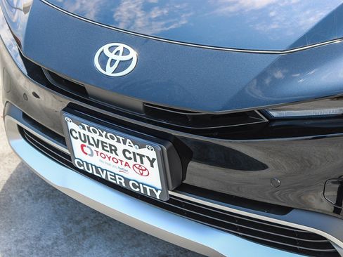 New 2026 Toyota Prius SE image 6