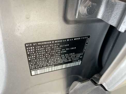 Used 2022 Volkswagen Taos SE w/ Panoramic Sunroof Package FWD image 27