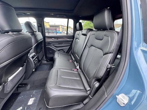 New 2026 Jeep Grand Cherokee Limited w/ Limited Altitude Package AWD/4WD image 15