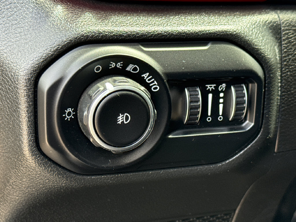Used 2022 Jeep Wrangler Unlimited Rubicon w/ LED Lighting Group AWD/4WD image 25