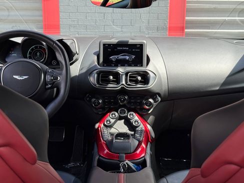 Used 2019 Aston Martin V8 Vantage Coupe RWD image 25
