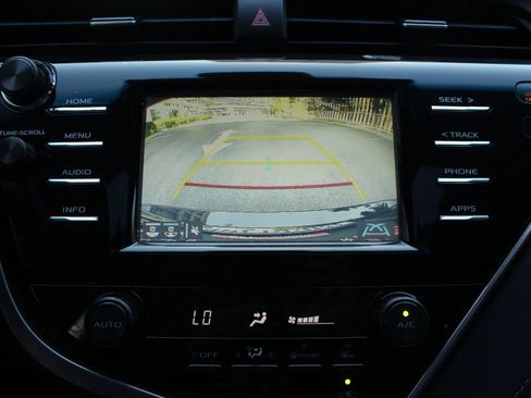 Used 2018 Toyota Camry SE w/ Moonroof Package FWD image 31