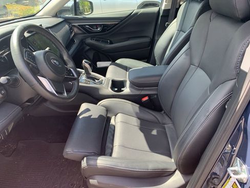 Used 2025 Subaru Outback Limited w/ Popular Package #2 AWD/4WD image 3