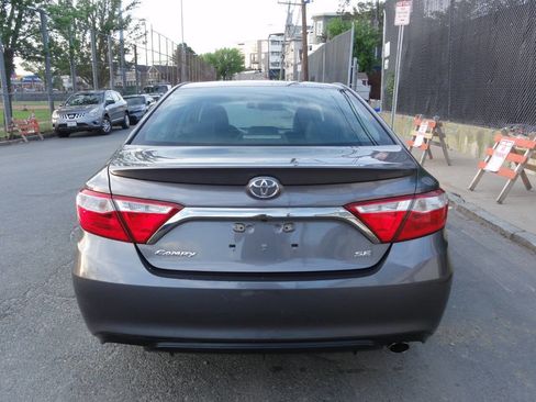 Used 2016 Toyota Camry SE FWD image 27