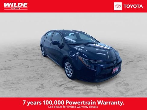 Certified 2025 Toyota Corolla LE image 3