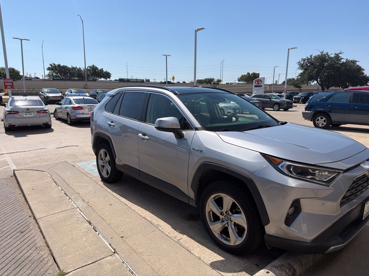 Used 2019 Toyota RAV4 Limited AWD/4WD image 1