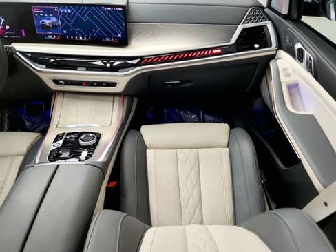 Used 2025 BMW X7 M60i AWD/4WD image 57