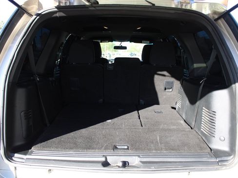 Used 2017 Ford Expedition XLT image 12