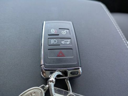 Used 2023 Land Rover Discovery HSE R-Dynamic AWD/4WD image 37