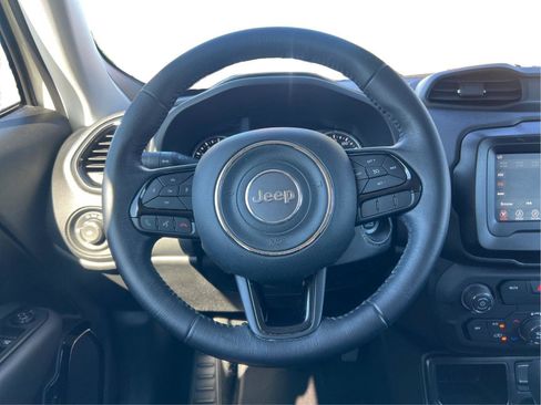 Used 2020 Jeep Renegade Altitude FWD image 16