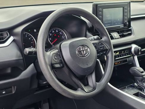 Used 2022 Toyota RAV4 LE FWD image 11