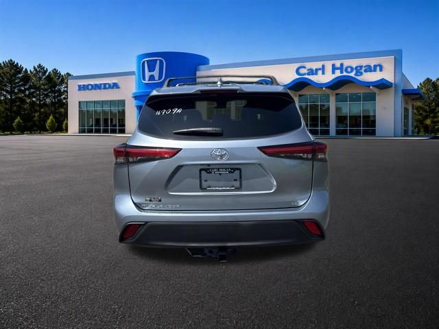 Used 2021 Toyota Highlander LE FWD image 9