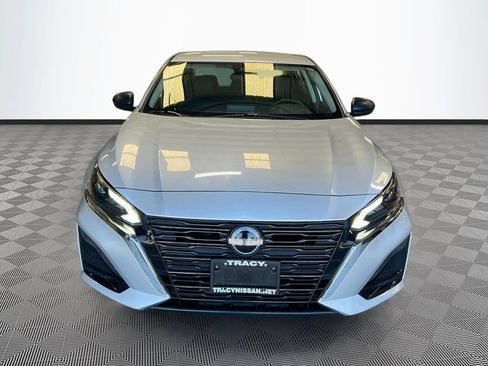 Used 2024 Nissan Altima 2.5 SV FWD image 2
