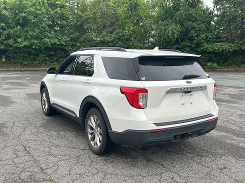 Used 2020 Ford Explorer XLT w/ Equipment Group 202A AWD/4WD image 3