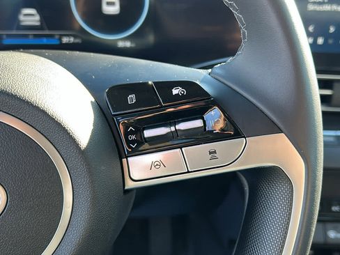 Used 2025 Hyundai Elantra SEL image 13