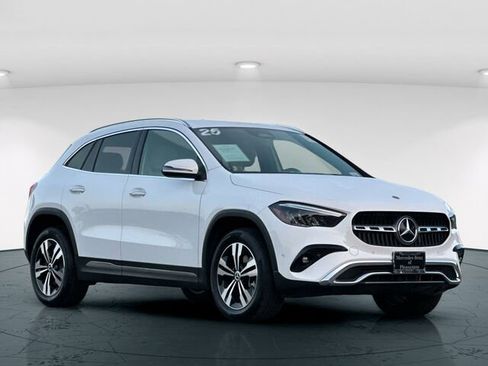 Used 2025 Mercedes-Benz GLA 250 4MATIC image 9