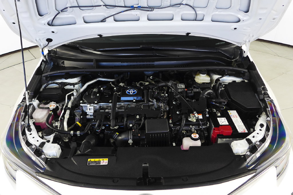 Used 2024 Toyota Corolla SE w/ SE Package FWD image 6