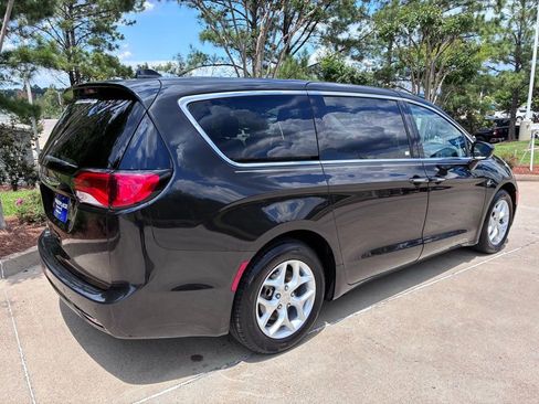 Used 2018 Chrysler Pacifica Touring Plus w/ Tire & Wheel Group FWD image 5