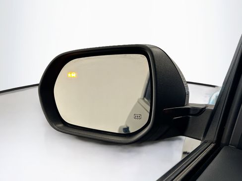 Used 2025 GMC Acadia Elevation image 16