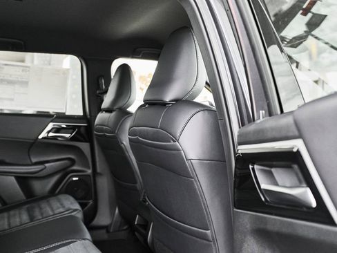 New 2026 Mitsubishi Outlander LE FWD image 12