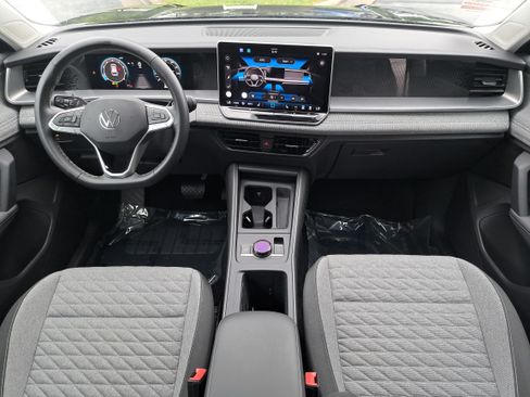 Certified 2025 Volkswagen Tiguan S FWD image 33