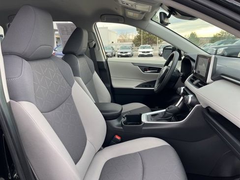 Used 2025 Toyota RAV4 XLE image 22