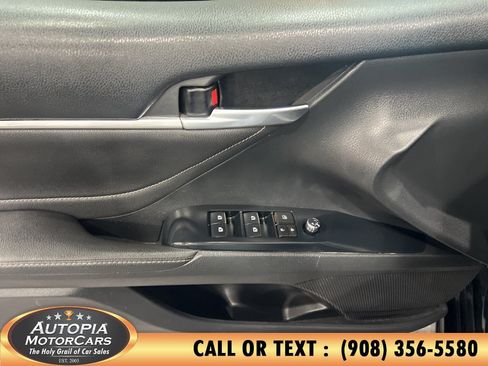 Used 2018 Toyota Camry XLE FWD image 20