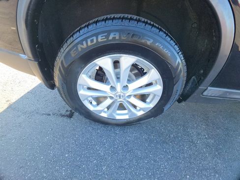 Used 2015 Nissan Rogue SV w/ SV Moonroof Package AWD/4WD image 11