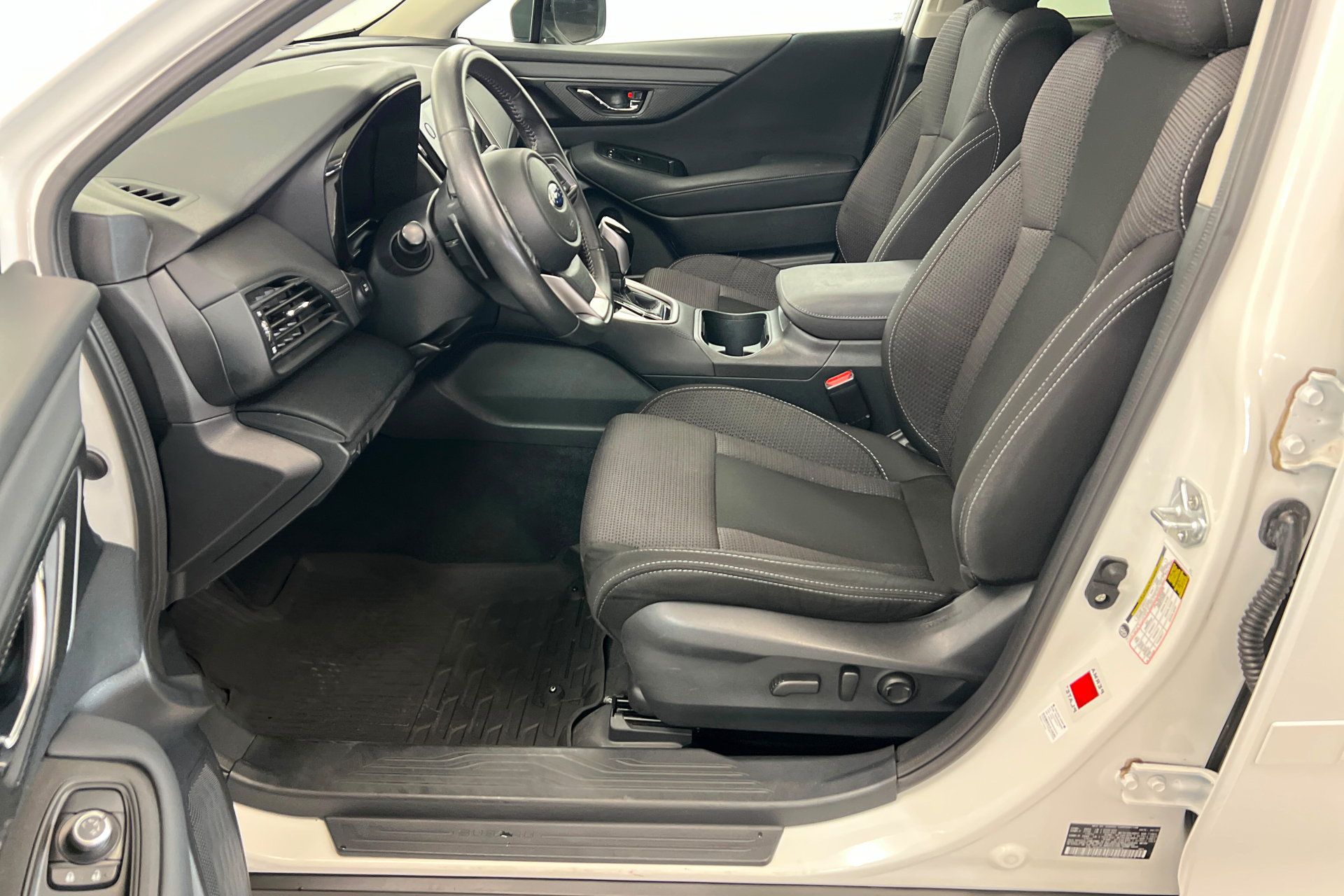 Used 2025 Subaru Outback Premium AWD/4WD image 18