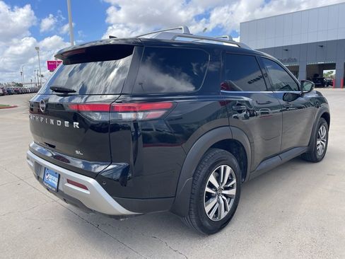 Certified 2023 Nissan Pathfinder SL image 3