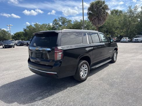 Used 2024 Chevrolet Suburban LT AWD/4WD image 3