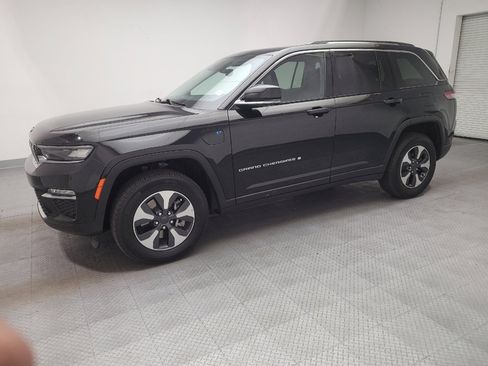 Used 2023 Jeep Grand Cherokee 4WD 4xe image 2