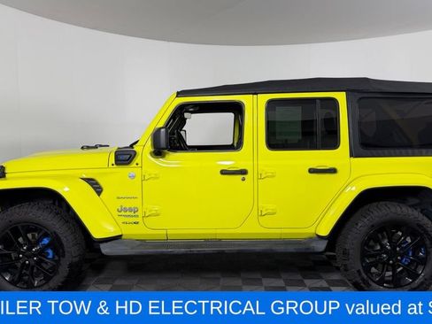Used 2022 Jeep Wrangler Unlimited Sahara AWD/4WD image 5