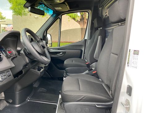 Used 2025 Mercedes-Benz Sprinter 2500 image 37