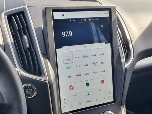 Used 2023 Ford Edge SEL image 19