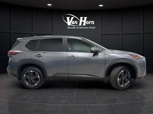 Used 2024 Nissan Rogue SV AWD/4WD image 8