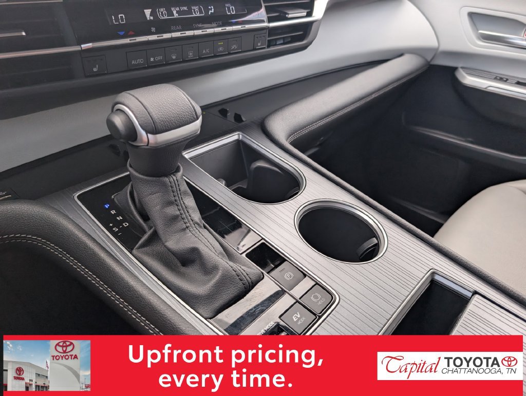 Used 2026 Toyota Sienna XLE FWD image 26