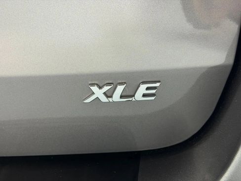 Used 2014 Toyota Sienna XLE FWD image 10