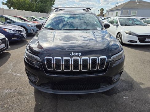 Used 2019 Jeep Cherokee Latitude w/ Cold Weather Group AWD/4WD image 6