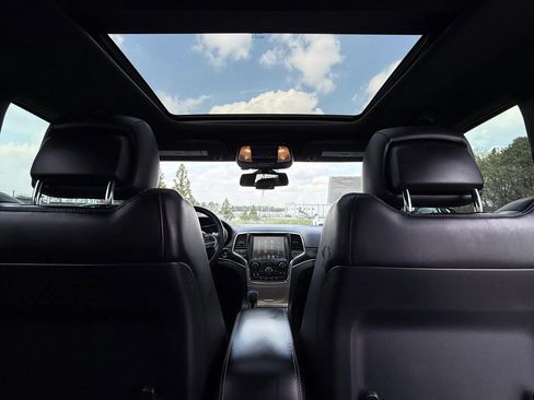 Used 2016 Jeep Grand Cherokee Limited w/ Luxury Group II image 23