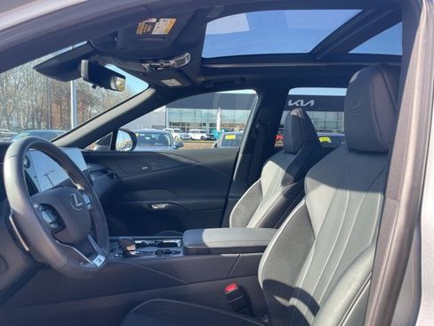 Used 2023 Lexus RX 500h F Sport image 9