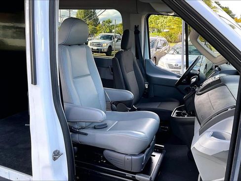 Used 2016 Ford Transit 150 XLT image 7